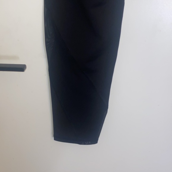 Old Navy Elevated High Rise Mesh Legging - Picture 8 of 8